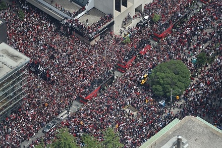 NBA-mestari Toronto Raptorsilla valtava paraati – juhlissa ikävä sivumaku