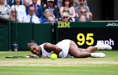 Teinitähti teki sensaation – Serena Williams itki kivusta ja pettymyksestä