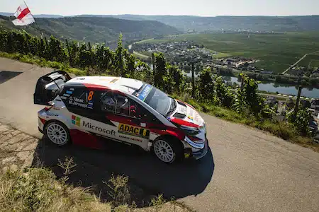 Sebastien Ogier putosi Saksan MM-rallin voittotaistelusta, Toyota kolmoisjohdossa päätöspäivään (ek15)