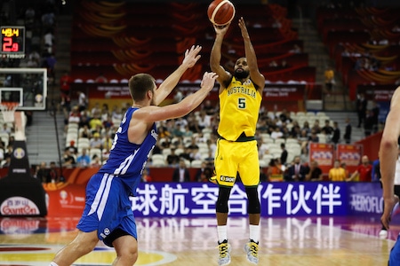 Australia kiinni yllätyksessä koripallon MM-välierissä Australia kiinni yllätyksessä koripallon MM-välierissä