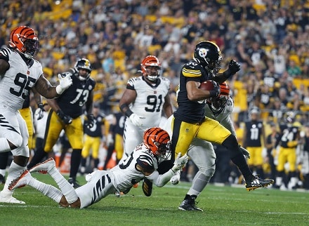 Ilman Ben Roethlisbergeria pelaava Pittsburgh Steelers otti kauden avausvoittonsa murskalukemin