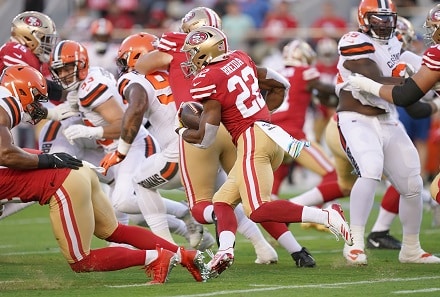 San Francisco 49ers puolusti ja juoksi vakuuttavasti jatkoon NFL:n pudotuspeleissä