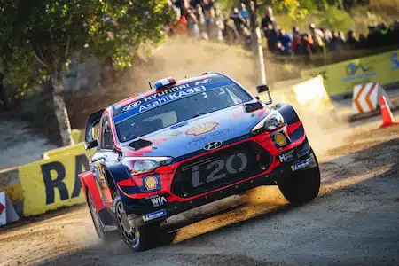 Tyttöystävä kartturina, Sebastien Loeb voitti rallin karmeissa olosuheteissa – ”Erikoiskoe oli kuin joki”