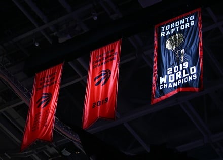 Toronto Raptors nosti mestaruuslakanan kattoon – Clippers otti ensimmäisen kiinnityksen Los Angelesin herruuteen