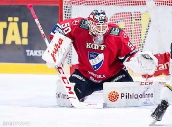 Tähtimaalivahti jätti Liiga-seuran pulaan - Olli Jokiselta kovaa tekstiä Iltalehdelle Tähtimaalivahti jätti Liiga-seuran pulaan – Olli Jokiselta kovaa tekstiä Iltalehdelle