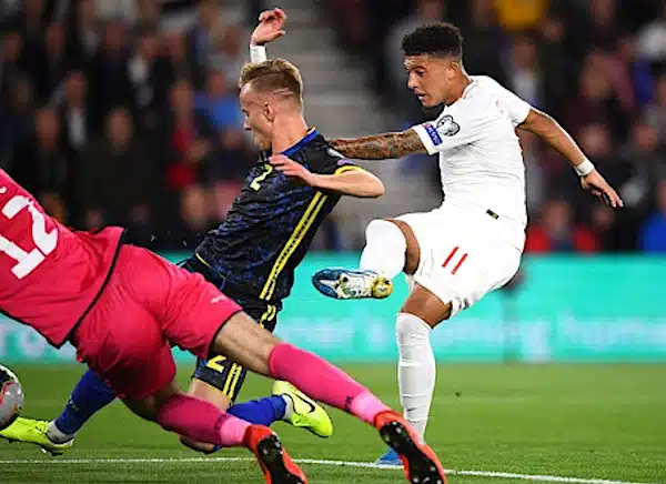 Jadon Sancho on Englannin uusi supertähti – käsittämätön kahdeksan maalin ilotulitus EM-karsintojen kärkiottelussa!