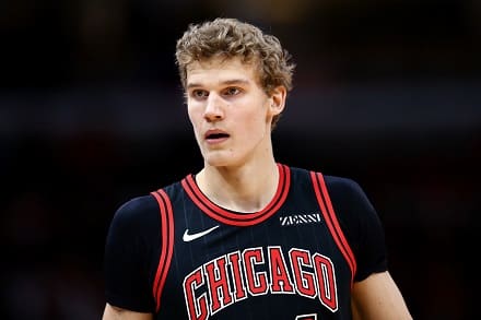 Lauri Markkanen upotti viisi kolmosta - Chicago Bulls taipui NBA:n kärkijoukkueelle Lauri Markkanen upotti viisi kolmosta – Chicago Bulls taipui NBA:n kärkijoukkueelle