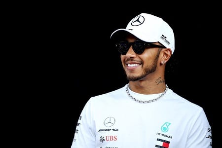 F1-maailmanmestari uskoo Mersun panostavan kaiken Hamiltoniin Red Bullin uhan takia – ”He tietävät, että Lewis on vahvin kortti heidän pakassaan”