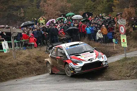 Toyotalla isoja ongelmia: Rovanperä ajoi tieltä ulos, Ogierilla rengasrikko