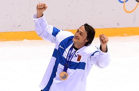 Video julki – Teemu Selänne kuuntelee Trumpin Putin-uhoa kohupelaajan seurueessa Video julki – Teemu Selänne kuuntelee Trumpin Putin-uhoa kohupelaajan seurueessa