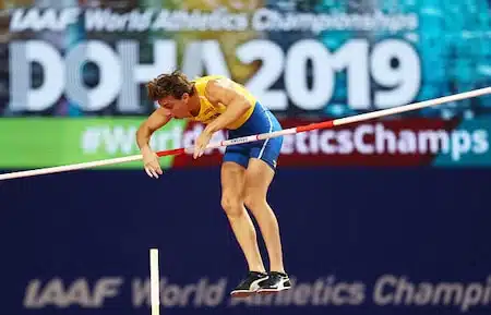 Ruotsin supertähti ällistytti yleisöä - Duplantis teki ennätyksensä heti ensimmäisellä yrityksellä Ruotsin supertähti ällistytti yleisöä – Duplantis teki ennätyksensä heti ensimmäisellä yrityksellä