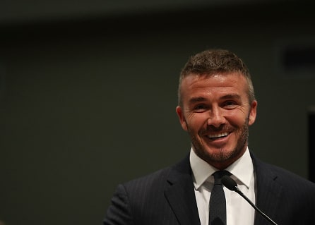 David Beckham uskoo Solskjärin kestävän kritiikin, kehuu pelikaverinsa työtä - "Me kaikki rakastamme Olea" David Beckham uskoo Solskjärin kestävän kritiikin, kehuu pelikaverinsa työtä – “Me kaikki rakastamme Olea”