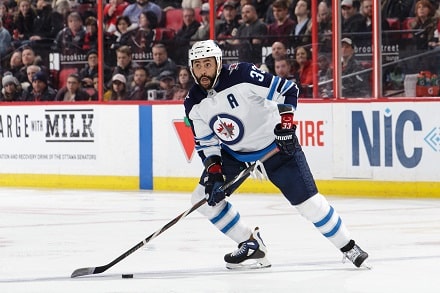 Nyt se on varmaa: Dustin Byfuglien ei pelaa enää tällä kaudella Nyt se on varmaa: Dustin Byfuglien ei pelaa enää tällä kaudella