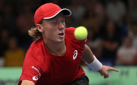 Emil Ruusuvuorelle ja Laura Hietarannalle tennistappiot Emil Ruusuvuorelle ja Laura Hietarannalle tennistappiot