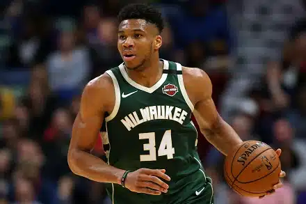 Puolustava mestari ja viime vuosikymmenen suurjoukkue jatkoon NBA:n pudotuspeleissä