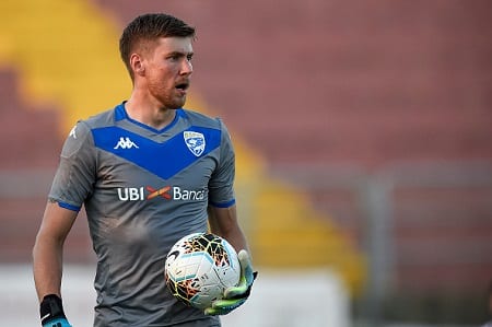 Huuhkajien veskari maalilla karussa selkäsaunassa Serie A:ssa