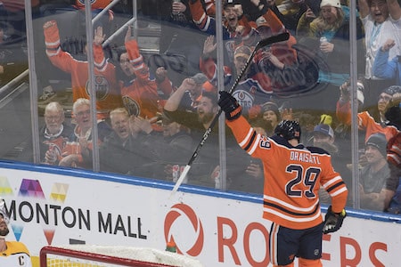 Edmonton voitti jälleen – saksalainen NHL:n pistepörssin kärkeen, veteraanitähti osui juhlaottelussaan