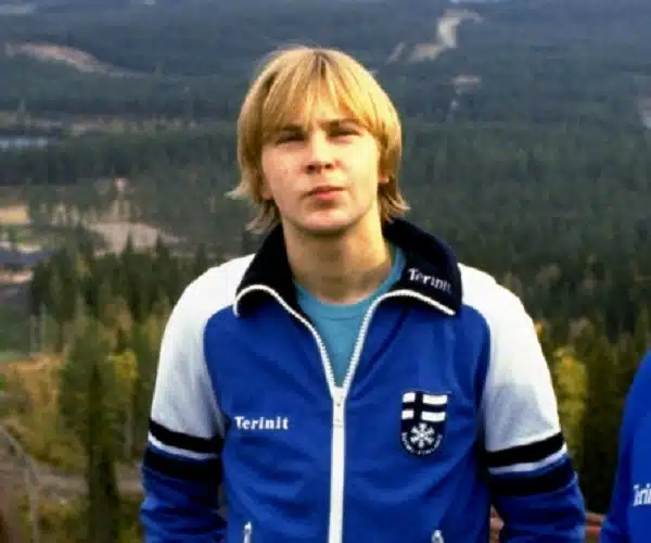 Matti Nykänen sai muistomerkin Jyväskylään - tältä kiistelty teos näyttää Matti Nykänen sai muistomerkin Jyväskylään – tältä kiistelty teos näyttää