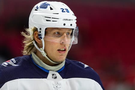 Patrik Laine sivussa Jetsin aamujäiltä - Ville Heinola on valmiina avaamaan NHL-kautensa Patrik Laine sivussa Jetsin aamujäiltä – Ville Heinola on valmiina avaamaan NHL-kautensa