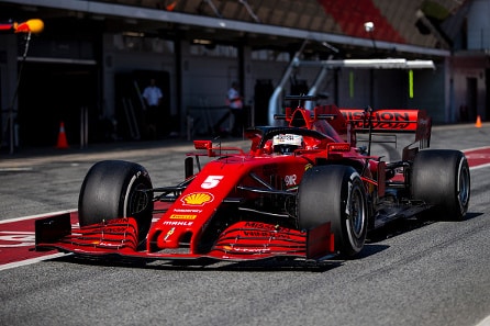Sebastian Vettel kommentoi suorasanaisesti ongelmiaan - "Tästä tulee todella vaikea vuosi" Sebastian Vettel kommentoi suorasanaisesti ongelmiaan – ”Tästä tulee todella vaikea vuosi”