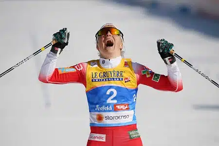 Therese Johaug kolmoisvoiton tähti – Johannes Kläbo vei miesten sprintin