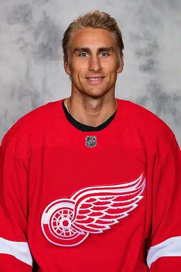 Valtteri Filppula osui Red Wingsin paidassa yli kuuden vuoden tauon jälkeen: "Mukava maalata, mutta tappioputki ykkösenä mielessä" Valtteri Filppula osui Red Wingsin paidassa yli kuuden vuoden tauon jälkeen: ”Mukava maalata, mutta tappioputki ykkösenä mielessä”