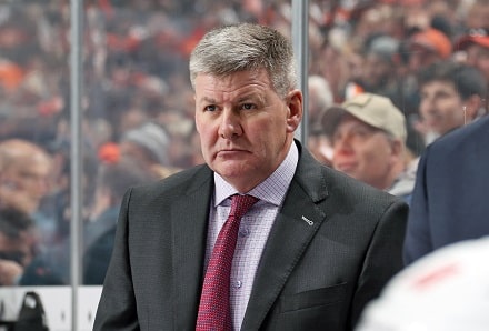 NHL-seura Calgary Flames antoi potkut päävalmentajalleen - rasismikohu oli liikaa NHL-seura Calgary Flames antoi potkut päävalmentajalleen – rasismikohu oli liikaa