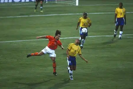 Kuin taivasta koskettaisi: Hollanti ja Brasilia kohtasivat MM-välierässä 1998 - ottelusta tuli hurja trilleri! Kuin taivasta koskettaisi: Hollanti ja Brasilia kohtasivat MM-välierässä 1998 – ottelusta tuli hurja trilleri!