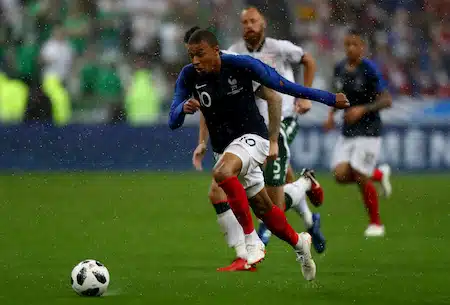 Kylian Mbappe pelasti Ranskan – maailmanmestarit nousivat lopussa kahden maalin takaa