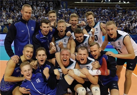 Lentopallon MM-miehistä vain neljä ulkomailla – Suomen liiga kiittää Lentopallon MM-miehistä vain neljä ulkomailla – Suomen liiga kiittää