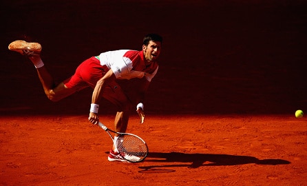 Supertähti Novak Djokovic rikkoi koronasääntöjä ja palasi tenniskentälle