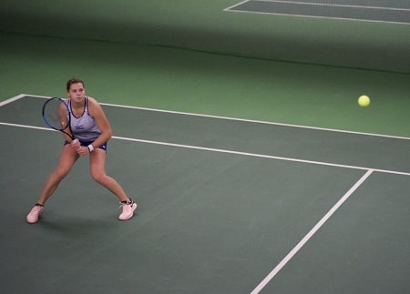 Tenniksen SM-kisojen suursuosikki Anastasia Kulikova aloitti urakkansa tyylikkäästi Tenniksen SM-kisojen suursuosikki Anastasia Kulikova aloitti urakkansa tyylikkäästi