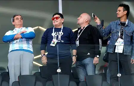 Maradona: ”Moottorit käyntiin, nyt hyökätään!”
