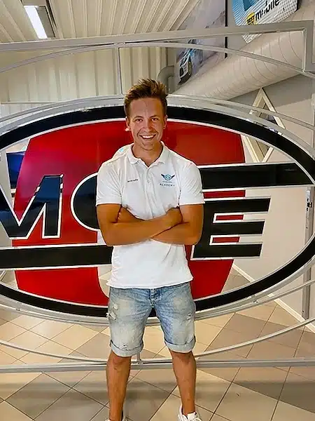 Huima suoritus suomalaiskuskilta – ajoi ranne murtuneena huippusijoitukset