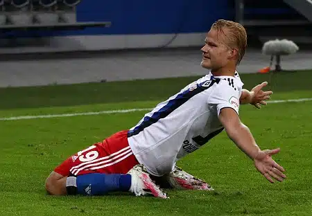 Huuhkajien hyökkääjä Joel Pohjanpalo vaihtamassa maisemaa Huuhkajien hyökkääjä Joel Pohjanpalo vaihtamassa maisemaa