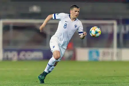 Suomi ja Kreikka 0-0 -lukemista tauolle Tampereella