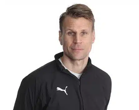 HJK:n päävalmentaja ennakoi Stadin derbyä – nosti esiin yhden vastustajan pelaajan: ”Ihan erilainen uhka”