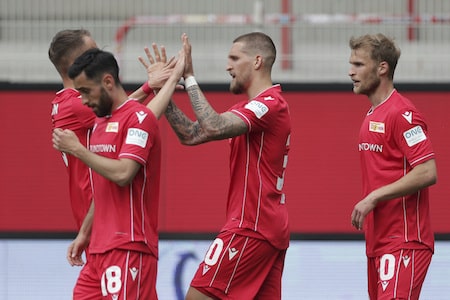 KuPS:n eurovastustajan johtohenkilöt joutuivat vastustajan fanien hyökkäyksen kohteeksi Hollannissa KuPS:n eurovastustajan johtohenkilöt joutuivat vastustajan fanien hyökkäyksen kohteeksi Hollannissa