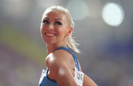 Alasti lähtötelineissä - Annimari Korte julkaisi kuvan Instragram-tilillään: ”Kehoni on työvälineeni” Alasti lähtötelineissä – Annimari Korte julkaisi kuvan Instragram-tilillään: ”Kehoni on työvälineeni”