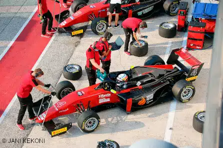 Suomalaistalli jyrää Formula 3 -sarjassa: ”Odotukset ovat kovat”