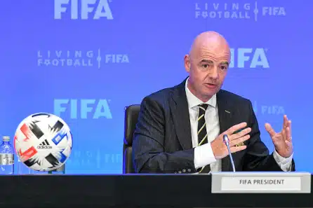 FIFA:n pomo Gianni Infantinon omatuntoa ei paina - pitää kiinni Venäjän myöntämästä kunnianosoituksesta FIFA:n pomo Gianni Infantinon omatuntoa ei paina – pitää kiinni Venäjän myöntämästä kunnianosoituksesta