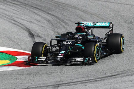 Lewis Hamilton ajoi Itävallan F1-kisan voittoon, Valtteri Bottas taisteli hienosti toiseksi - Ferrarin viikonlopusta totaalinen katastrofi Lewis Hamilton ajoi Itävallan F1-kisan voittoon, Valtteri Bottas taisteli hienosti toiseksi – Ferrarin viikonlopusta totaalinen katastrofi