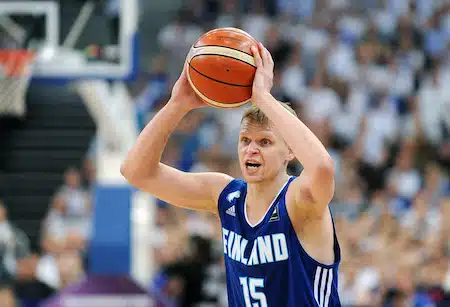 Suomikoriksen legendalle jatkopahvi – ”Hyvillä mielin laitoin nimen paperiin”