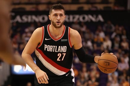 NBA:n viimeinenkin playoff-paikka ratkesi, isoäitinsä koronavirukselle menettänyt sentteri yksi ratkaisijoista – ”En halunnut pelata, mutta hän pakotti”