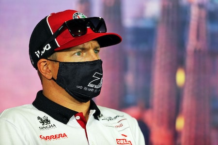Kimi Räikkönen paljasti syyn siihen miksi Alfa Romeo on niin toivottoman hidas - "Veikkaan että..." Kimi Räikkönen paljasti syyn siihen miksi Alfa Romeo on niin toivottoman hidas – ”Veikkaan että…”