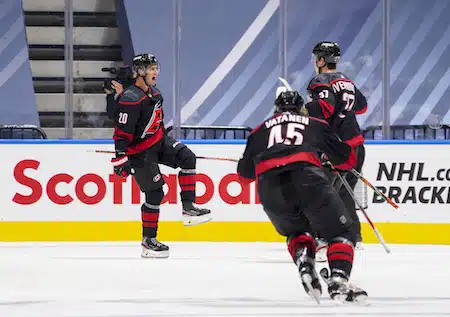 Viime hetken takaisku! Suomalaispelaaja lensi farmiin NHL:ssä
