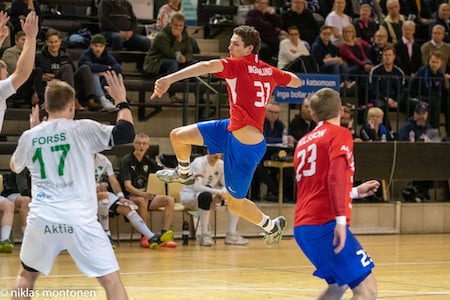 Dicken voitti GrIFK:n 12 maalilla