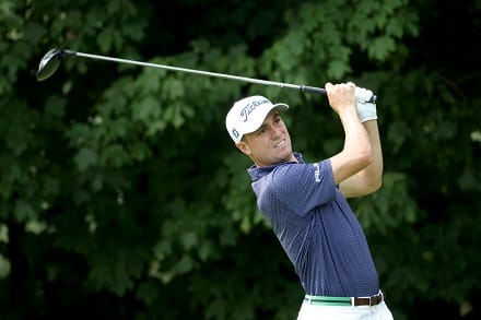 Justin Thomas johtaa US Openia avauspäivän jälkeen – kierroksella nähtiin kaksi ”hole in onea”