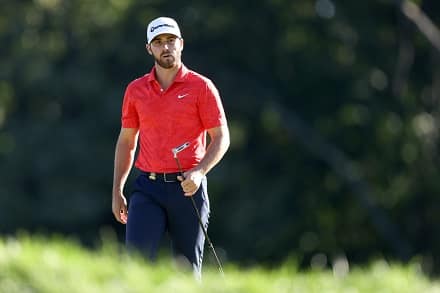 Ensimmäistä major-voittoaan havitteleva yhdysvaltalainen kahden lyönnin johdossa US Openin päätöspäivään