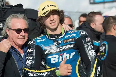 MotoGP-legendan poika Aki Ajon tiimiin – ”Synnynnäinen taistelija”